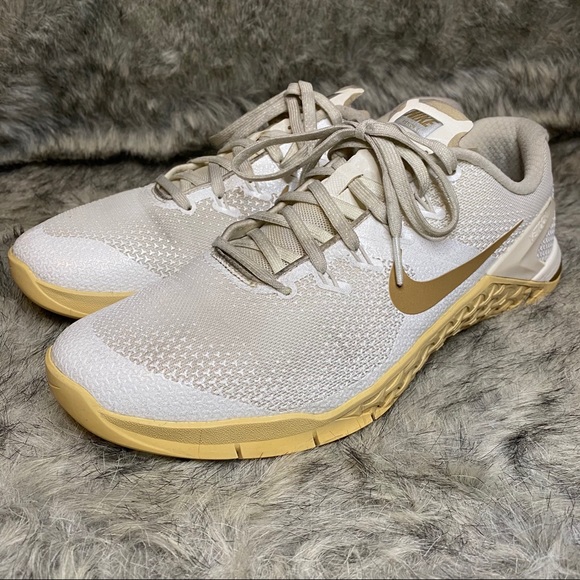 Magistrado Difuminar procedimiento Nike | Shoes | Nike Metcon 4 Champagne Womens 5 | Poshmark